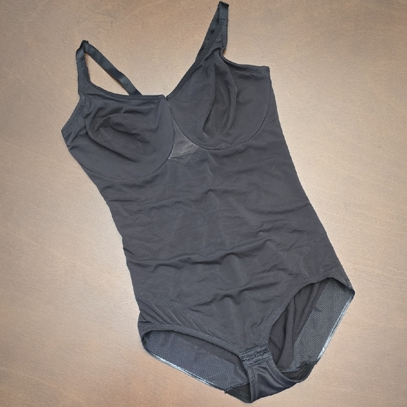 MIRACLESUIT 40D Elegant Black Bodysuit Shapewear - Picture 1 of 5